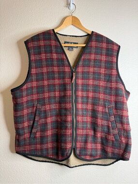Woolrich red plaid vest men's L
